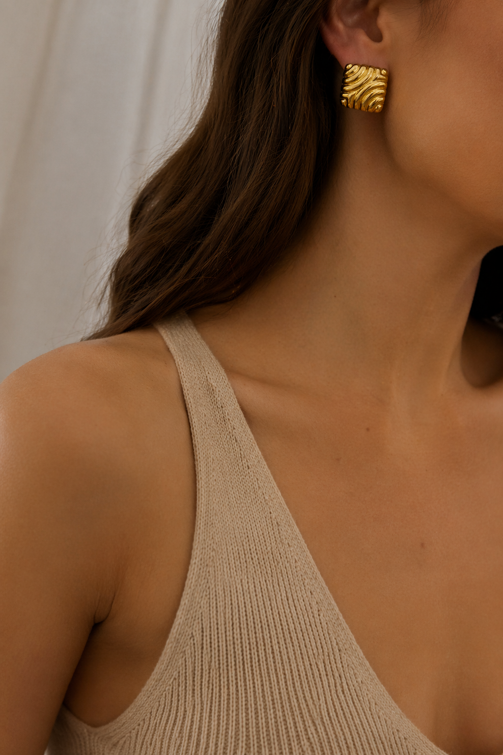 Square gold stud earrings trial