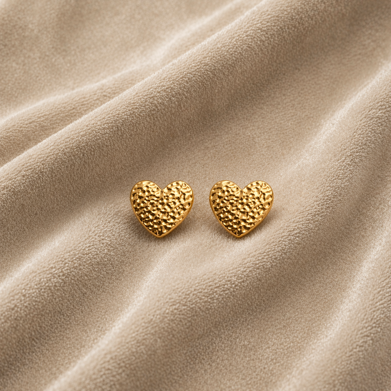  Textured heart shaped stud on velvet