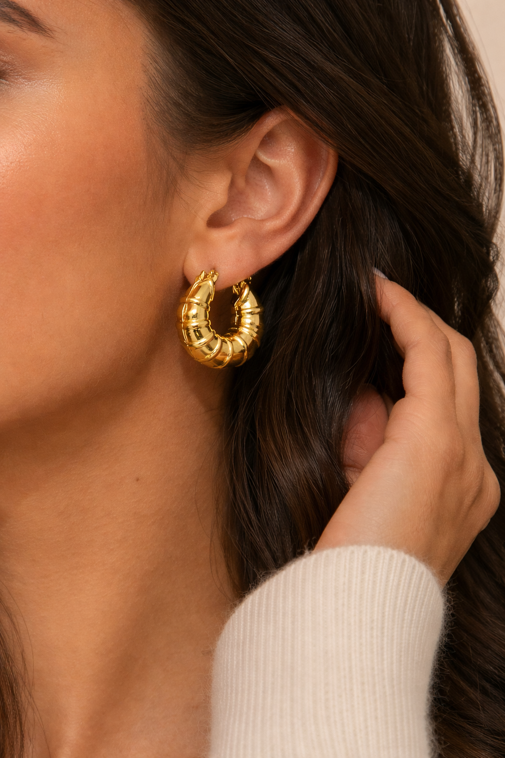 Ribbed design gold hoop earrings trial