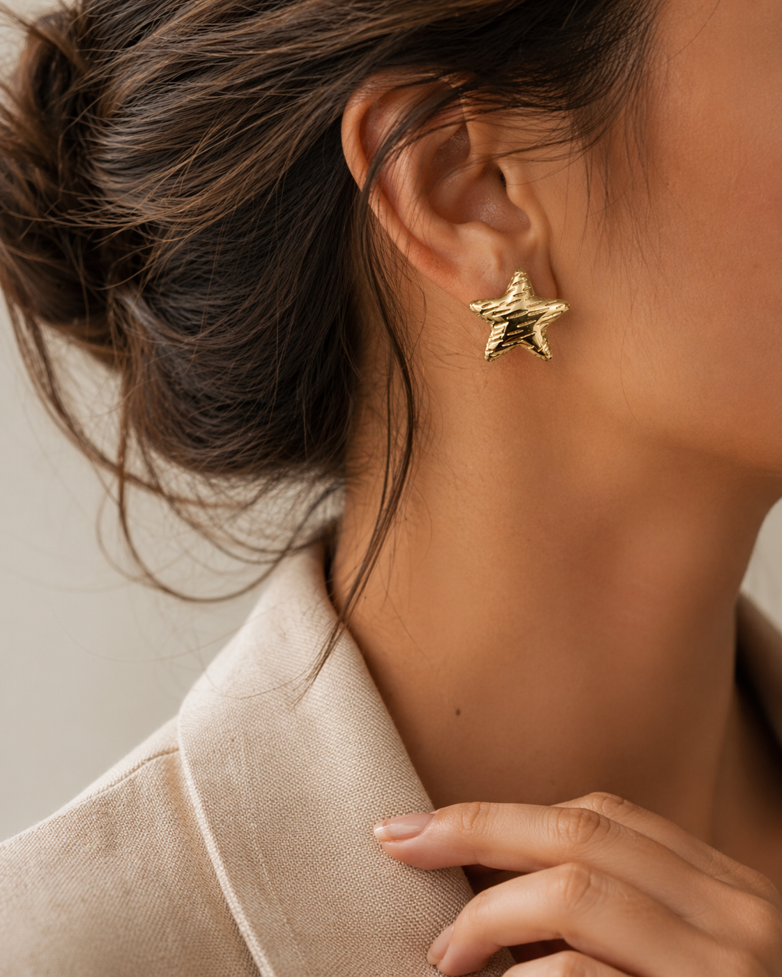 Textured gold star stud earrings trial