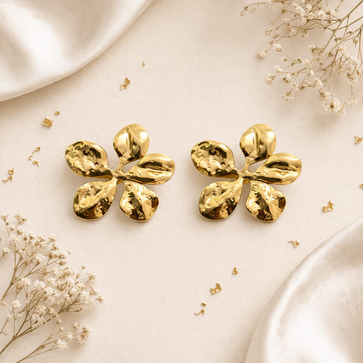 Gold flower stud earrings 