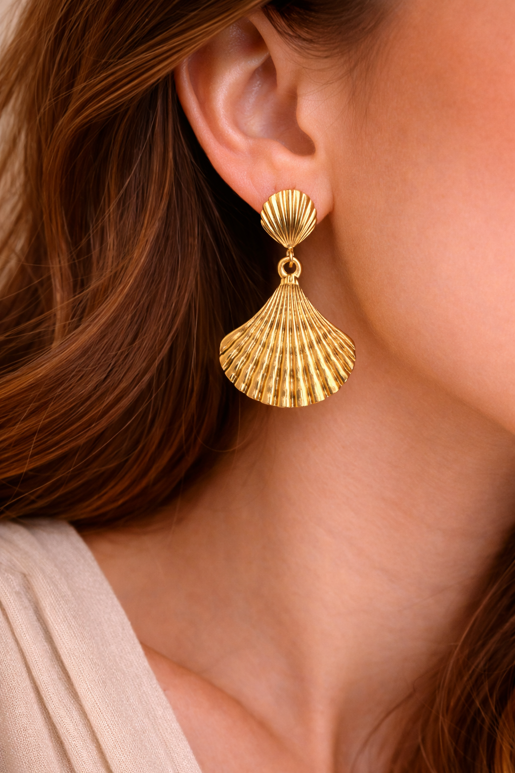 Elegant gold seashell earrings